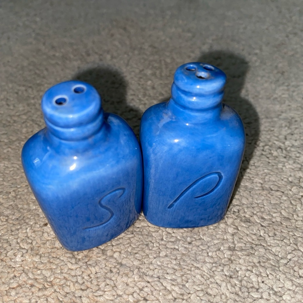 Vintage‎ Blue Ceramic Salt and Pepper Shakers Set